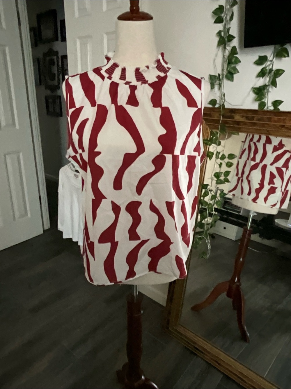 SHEIN Red & White Ruffled Mock Neck Sleeveless Blouse